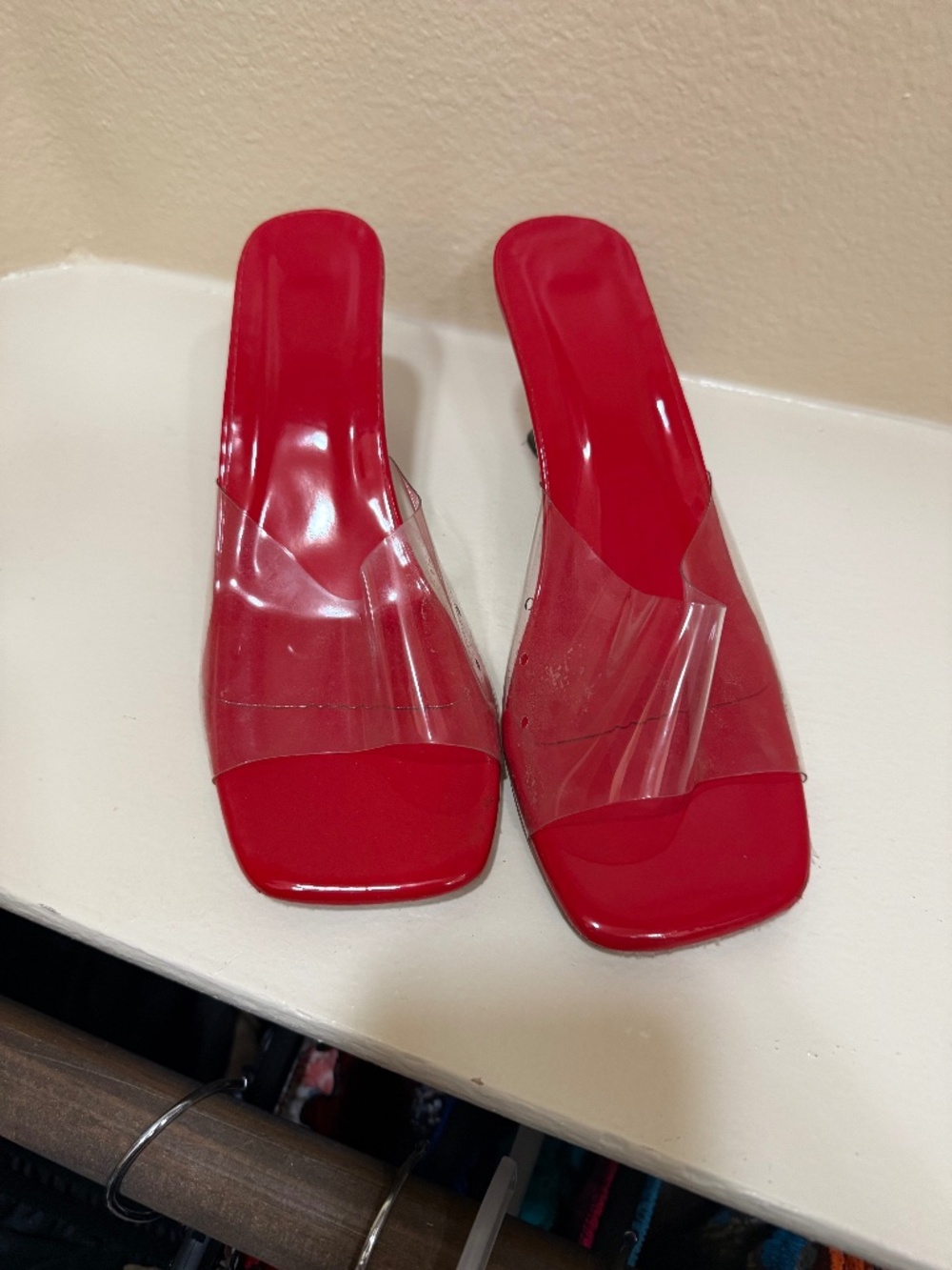 RED KITTEN HEEL